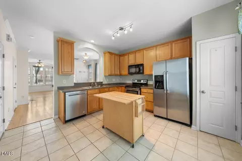 Kitchen - 7831 Silverthread Ln, Raleigh, NC 27617 photo 3 of 4