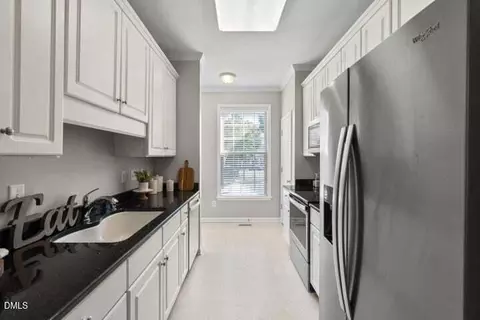 18 Scottish Ln, Durham, NC 27707