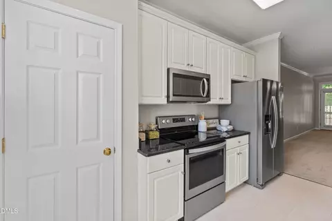 Kitchen - 18 Scottish Ln, Durham, NC 27707 photo 2 of 3