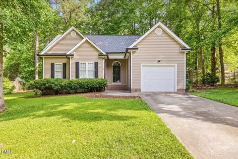 508 Senterwood Ct, Fuquay Varina, NC 27526