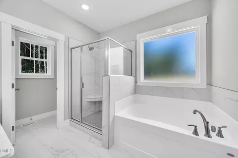 Bath - 98 Freedom Ridge Dr, Smithfield, NC 27577 photo 2 of 4