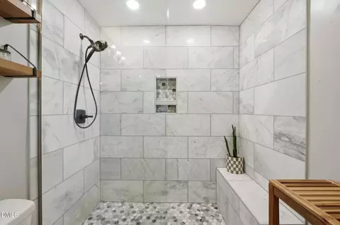 Bath - 2910 Beech Grove Dr, Durham, NC 27705 photo 2 of 3