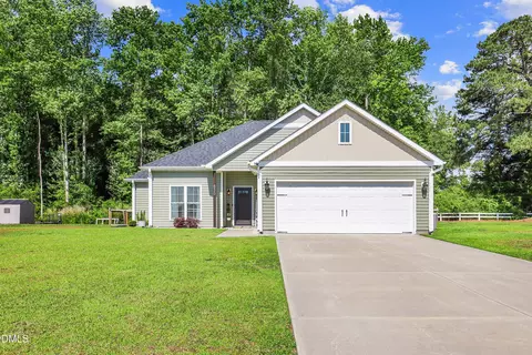 830 Bright Leaf Rd, Kinston, NC 28504