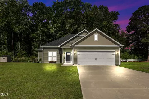 830 Bright Leaf Rd, Kinston, NC 28504