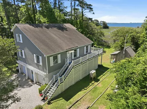 174 Windy Point Rd, Beaufort, NC 28516