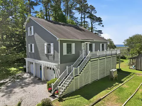 174 Windy Point Rd, Beaufort, NC 28516