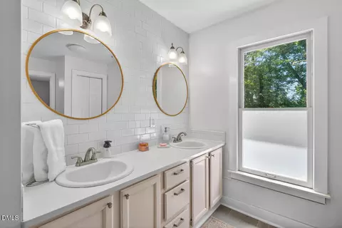 Bath - 32 Chippers Way, Durham, NC 27705 photo 3 of 5