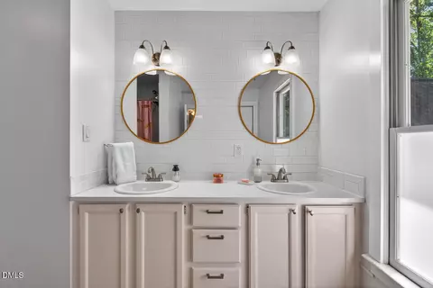 Bath - 32 Chippers Way, Durham, NC 27705 photo 4 of 5