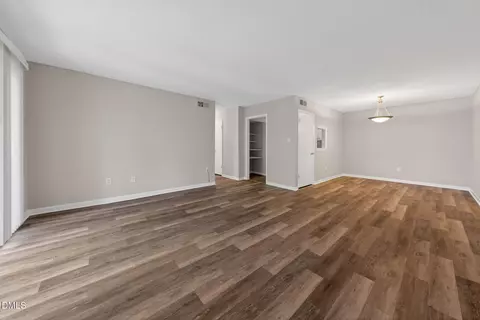 500 Umstead Dr UNIT 303E, Chapel Hill, NC 27516