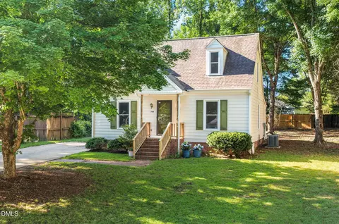 704 E Maple Ln E, Fuquay Varina, NC 27526
