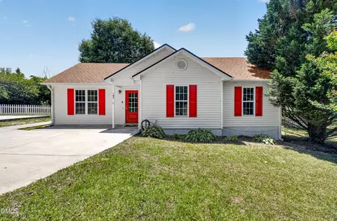 105 Stockbridge Dr, Selma, NC 27576