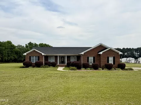 800 Carolina Dr, Dunn, NC 28334