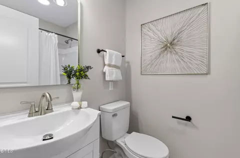 Bath - 210 E Crestview Dr, Smithfield, NC 27577 photo 1 of 2