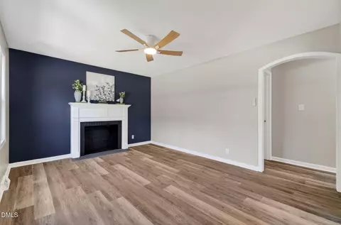210 E Crestview Dr, Smithfield, NC 27577 photo 4
