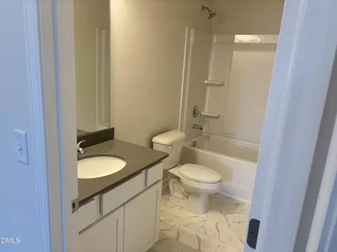 Bath - 29 Gresham Ct, Dunn, NC 28334 photo 3 of 3
