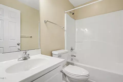 Bath - 39 Buckhaven Dr, Willow Spring, NC 27592 photo 3 of 4