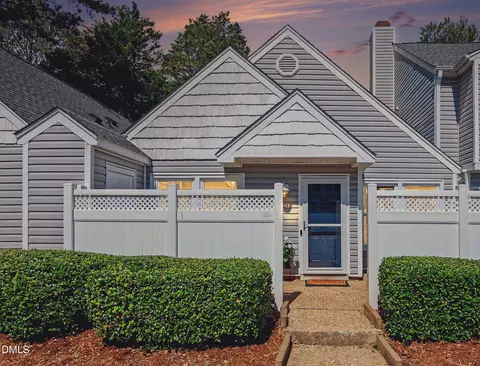 5029 Avenida Del Sol Dr, Raleigh, NC 27616