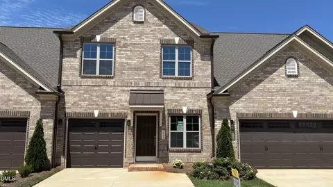 1044 Beechcraft Dr, Mebane, NC 27302