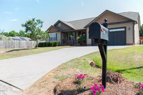 127 Woodglen Dr, Clayton, NC 27527