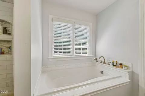 Bath - 8512 Hampton Chase Ct, Wake Forest, NC 27587 photo 4 of 5
