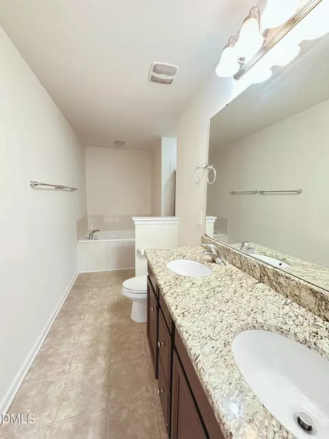 Bath - 435 Panorama View Loop, Cary, NC 27519 photo 2 of 4