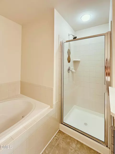 Bath - 435 Panorama View Loop, Cary, NC 27519 photo 3 of 4