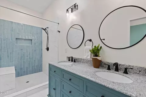 Bath - 1007 Rosedale Ave, Durham, NC 27707 photo 3 of 8