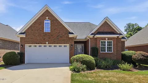 109 Peppertree Dr, Mebane, NC 27302