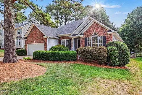 404 Ravenstone Dr, Cary, NC 27518