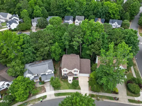View/Area - 1402 Willow Leaf Way, Apex, NC 27502 photo 7 of 10