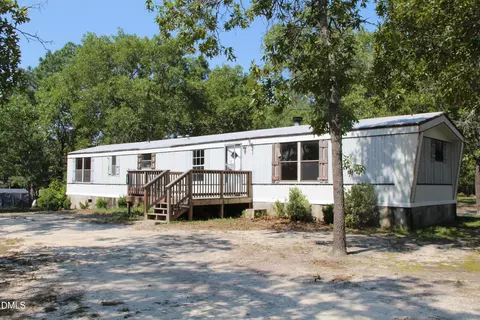 148 Autumn Dr, Vass, NC 28394