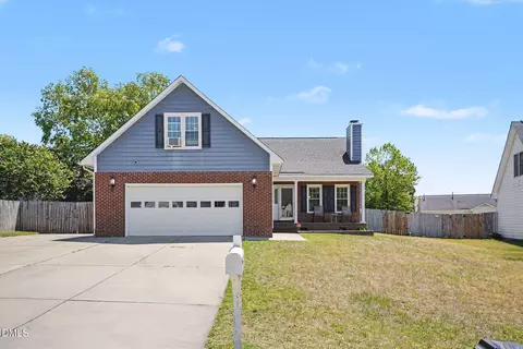 2805 Franzia Dr, Fayetteville, NC 28306