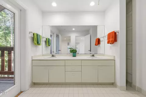 Bath - 910 Tarik Dr, Durham, NC 27707 photo 8 of 8
