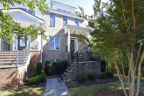 1050 Residents Club Dr, Cary, NC 27519