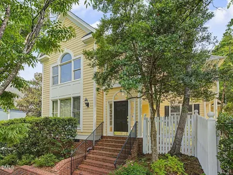 102 Winston Ridge Dr, Chapel Hill, NC 27516