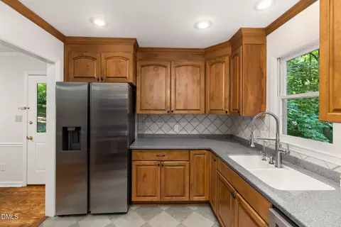 Kitchen - 1615 Valley Run, Durham, NC 27707 photo 2 of 4