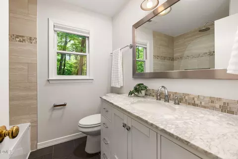 Bath - 1615 Valley Run, Durham, NC 27707 photo 4 of 5