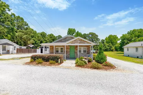 4386 S Highway 301 #E, Four Oaks, NC 27524