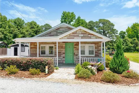 4386 S Highway 301 #E, Four Oaks, NC 27524