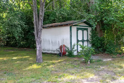 Exterior - 103 E Rose St, Smithfield, NC 27577 photo 6 of 8