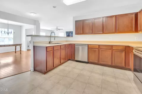 2006 Great Bend Dr, Durham, NC 27704 photo 7
