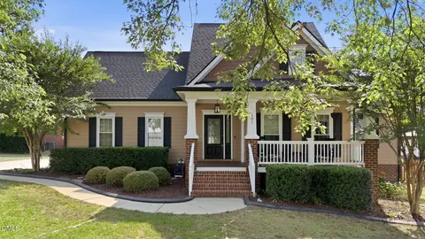 101 Caledonia Ln, Clayton, NC 27520
