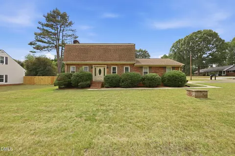 1003 Camelot Ln, Graham, NC 27253