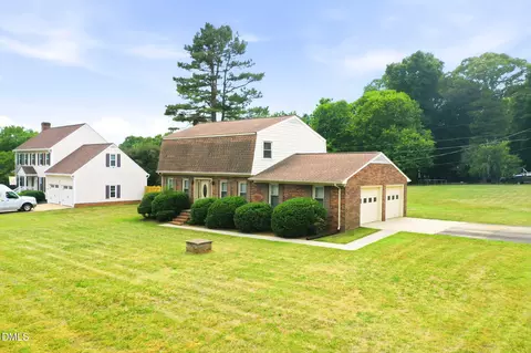 1003 Camelot Ln, Graham, NC 27253