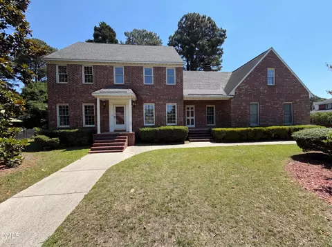 345 Courtyard Ln, Fayetteville, NC 28303