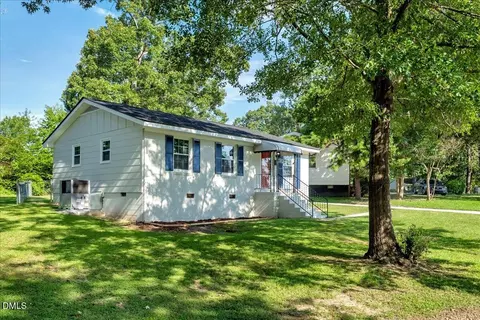 120 Southgate Dr, Roanoke Rapids, NC 27870