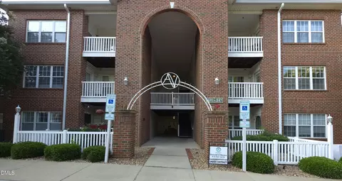 127 Sturbridge Dr, Clayton, NC 27520