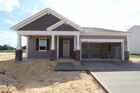 612 Providence Crk Dr, Fuquay Varina, NC 27526