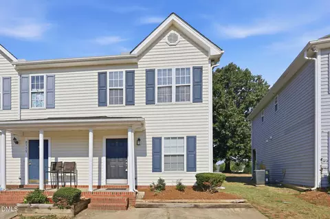 2121 Ventana Ln, Raleigh, NC 27604