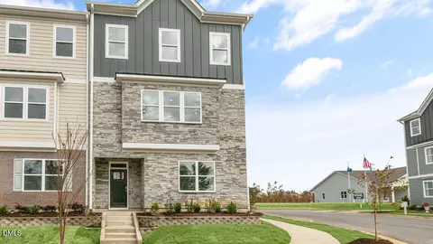718 Grafton Forest Ln, Fuquay Varina, NC 27526